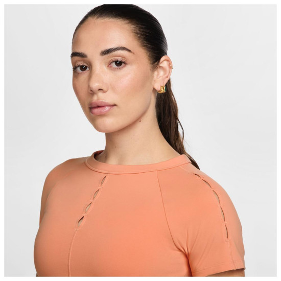 Nike Γυναικεία κοντομάνικη μπλούζα One Fitted Dri-FIT Cropped Top Nike Γυναικεία κοντομάνικη μπλούζα One Fitted Dri-FIT Cropped Top